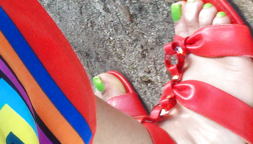 Pies y dedos de los pies sexy de la prima
 #24248071