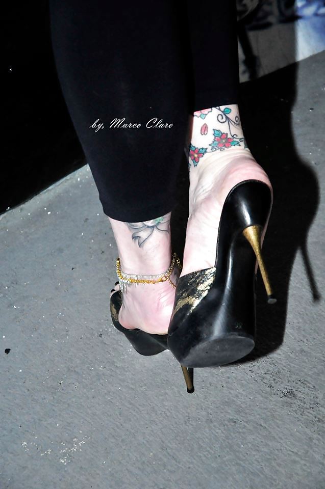 Feet mature #36174736