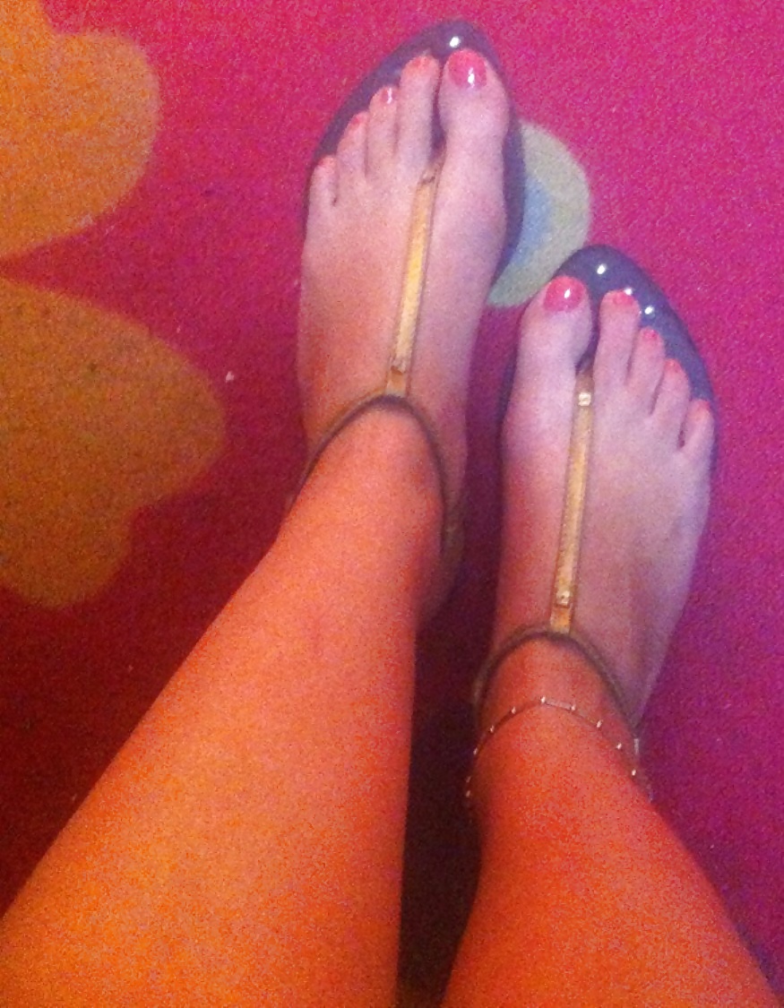 Roula Sexy Füße #40665614