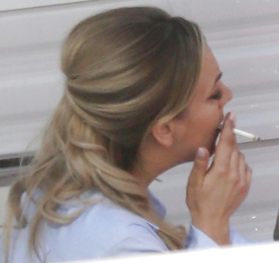 Kaley coucco fumando
 #25080486