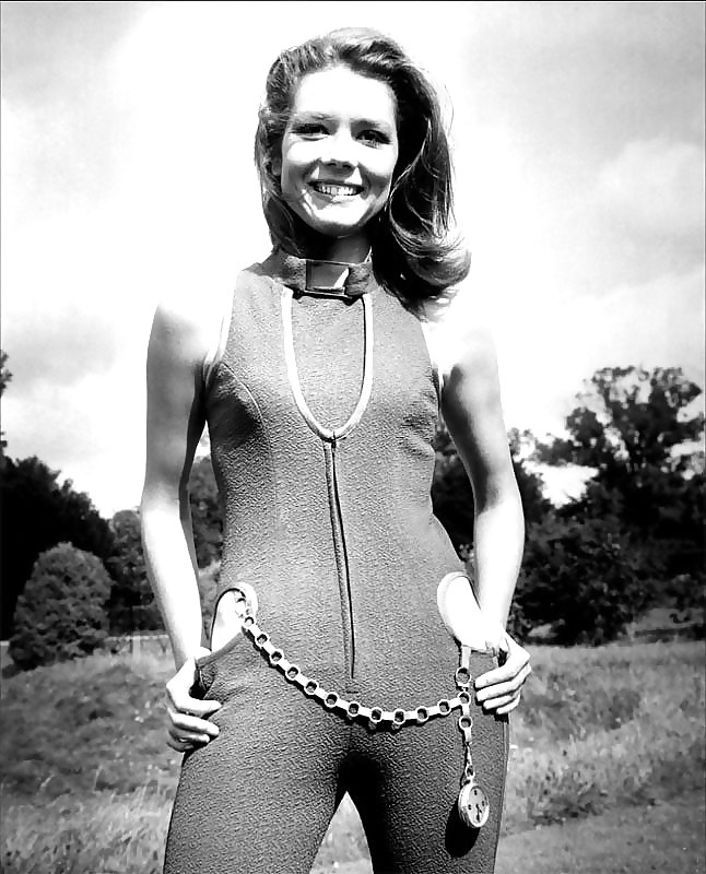 Diana Rigg - Nu - Faux #36537360