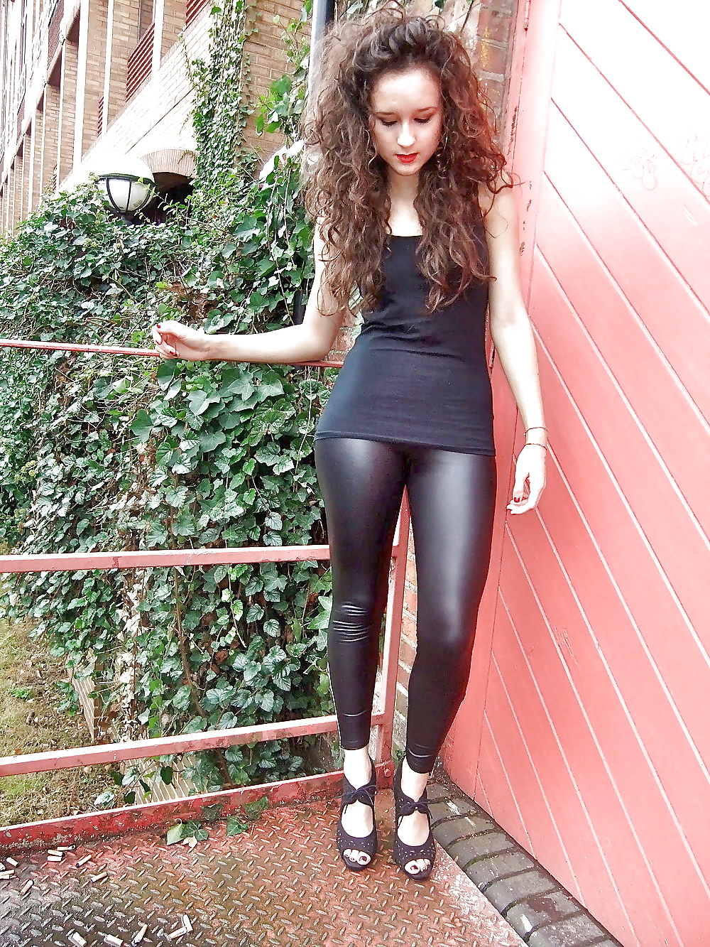 Schlampen In Leder Latex Und Wet-Look-1 #39449665