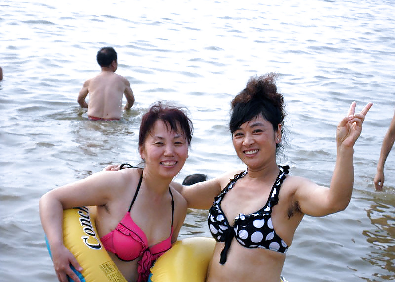 私のビーチへの訪問（毛むくじゃらの脇の下を持つ美しいアジア人
 #23637860