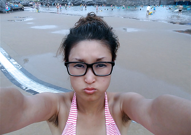 Mi visita a la playa (hermosas asiáticas con axilas peludas)
 #23637999