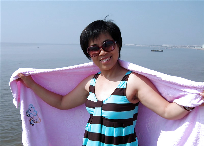 私のビーチへの訪問（毛むくじゃらの脇の下を持つ美しいアジア人
 #23638078