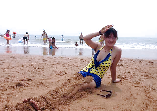 私のビーチへの訪問（毛むくじゃらの脇の下を持つ美しいアジア人
 #23638126
