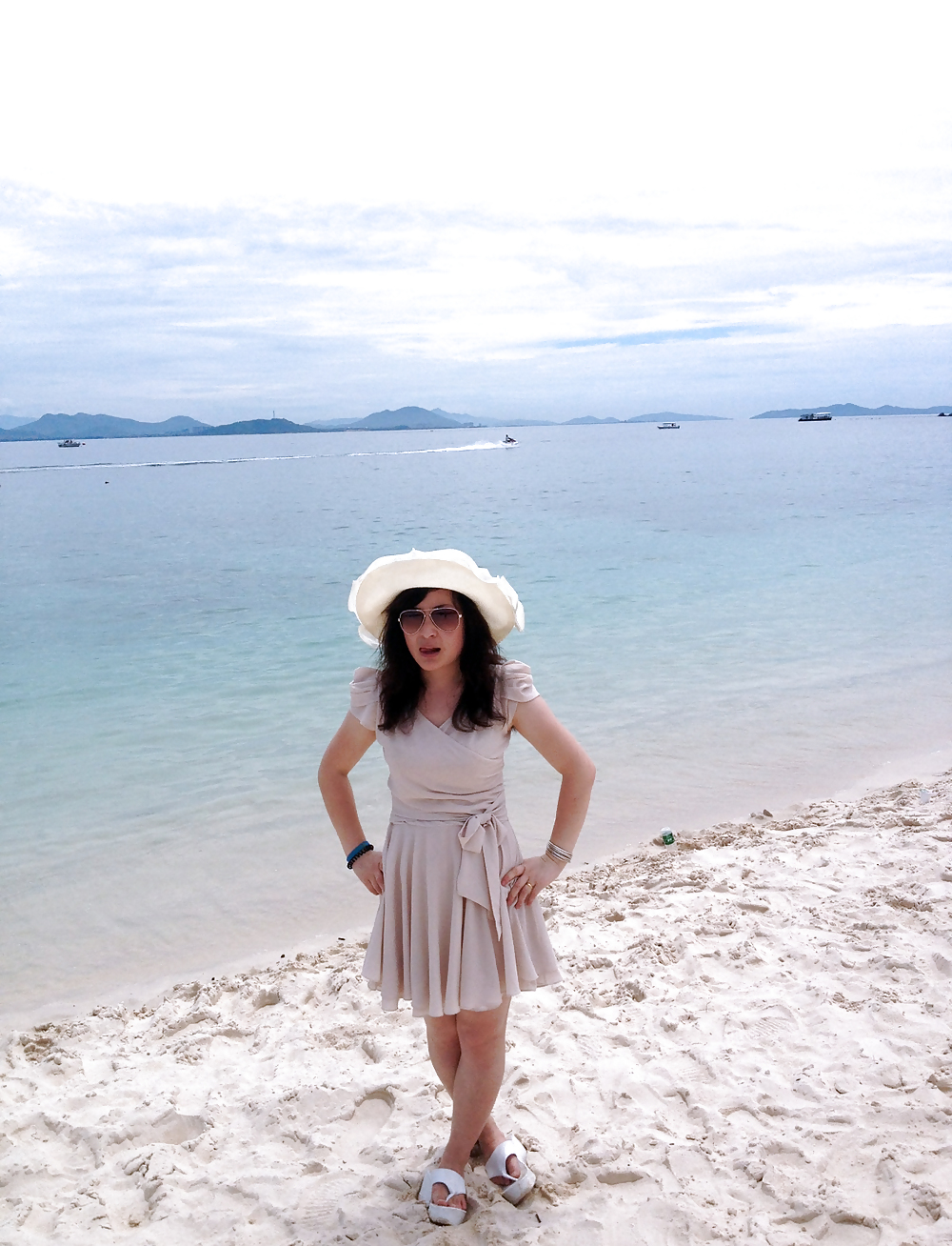 私のビーチへの訪問（毛むくじゃらの脇の下を持つ美しいアジア人
 #23638322
