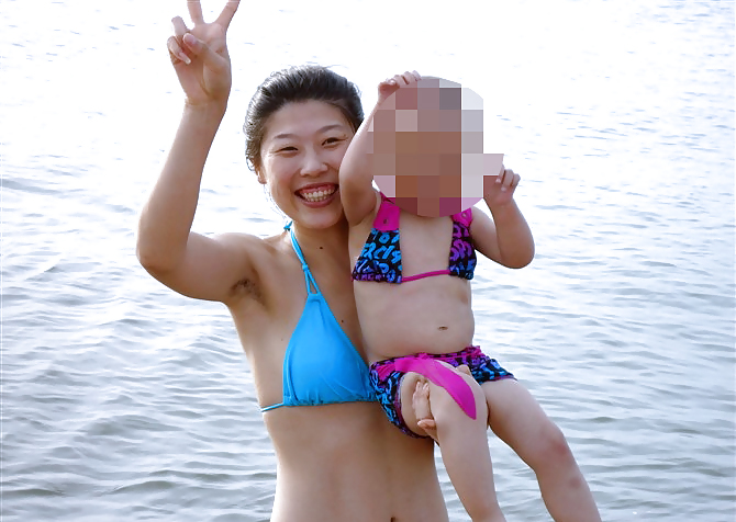 私のビーチへの訪問（毛むくじゃらの脇の下を持つ美しいアジア人
 #23638618