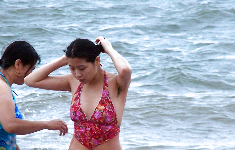 私のビーチへの訪問（毛むくじゃらの脇の下を持つ美しいアジア人
 #23639109