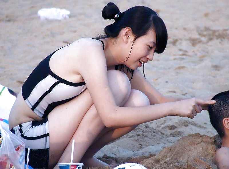 私のビーチへの訪問（毛むくじゃらの脇の下を持つ美しいアジア人
 #23640110