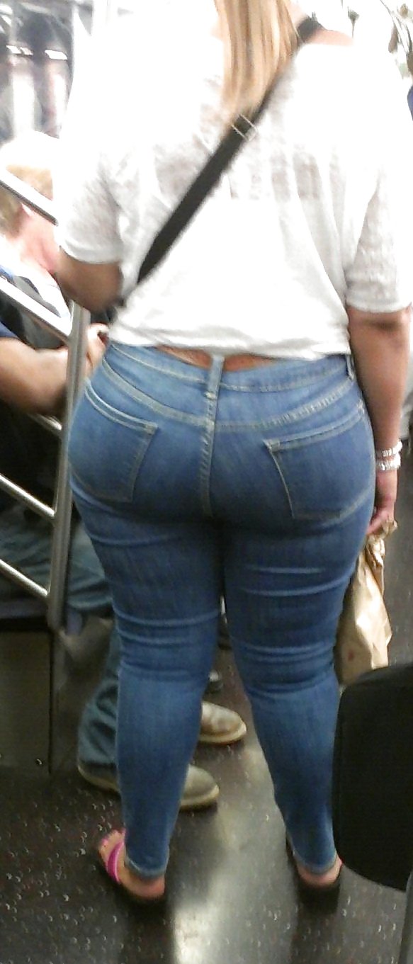 Rando Public PAWG Donks #35737468