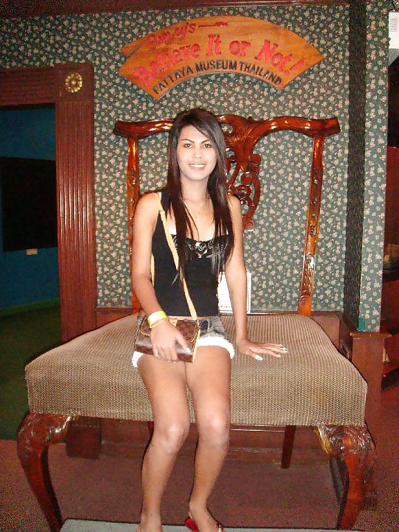 Ladyboys nella vita quotidiana - parte 07
 #25185804