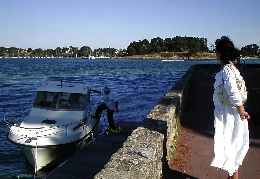 フランス人のナディーンがボートで犯される 2002年
 #35290927