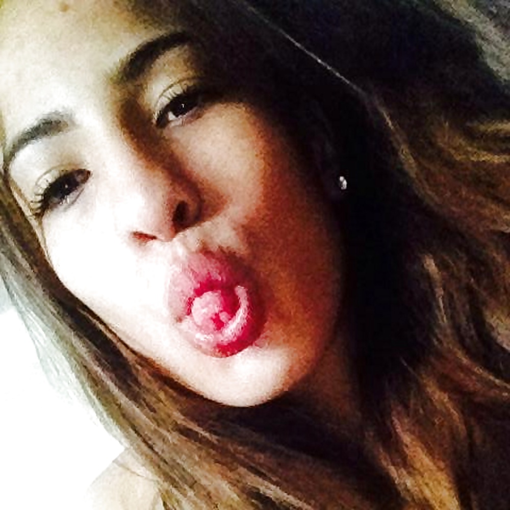 Nesrine Bというフランス人女性。
 #31363400