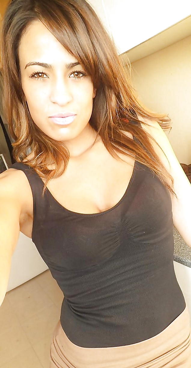 Nesrine Bというフランス人女性。
 #31363425