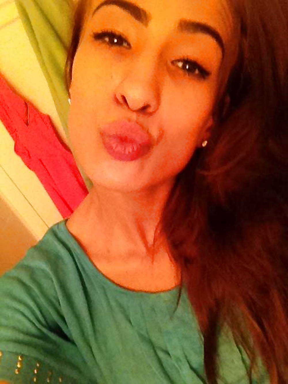 Una chica francesa llamada nesrine b.
 #31363434