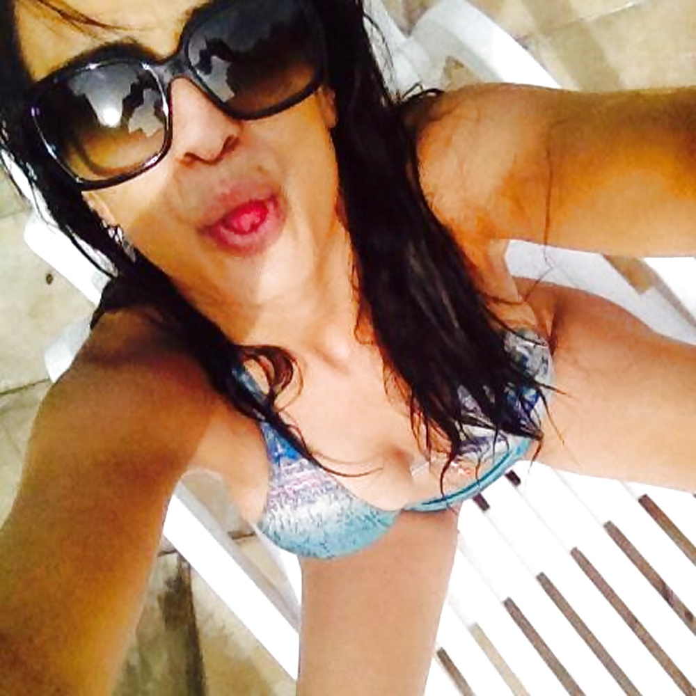 Nesrine Bというフランス人女性。
 #31363436