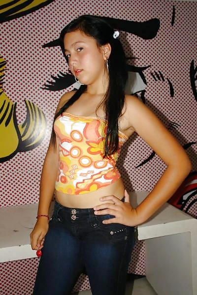 Latin Mädchen In Jeans #26412481