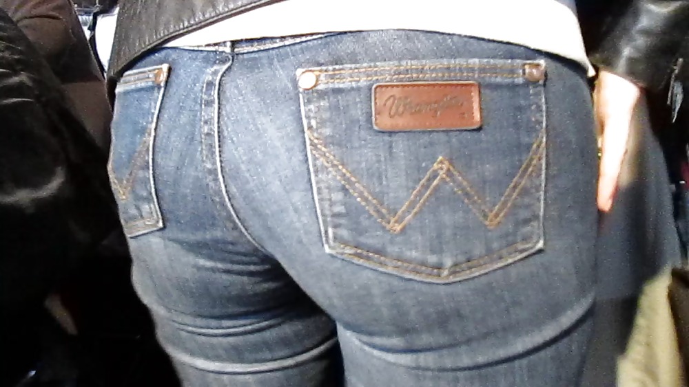 Les Femmes Blanches En Jeans #26304680