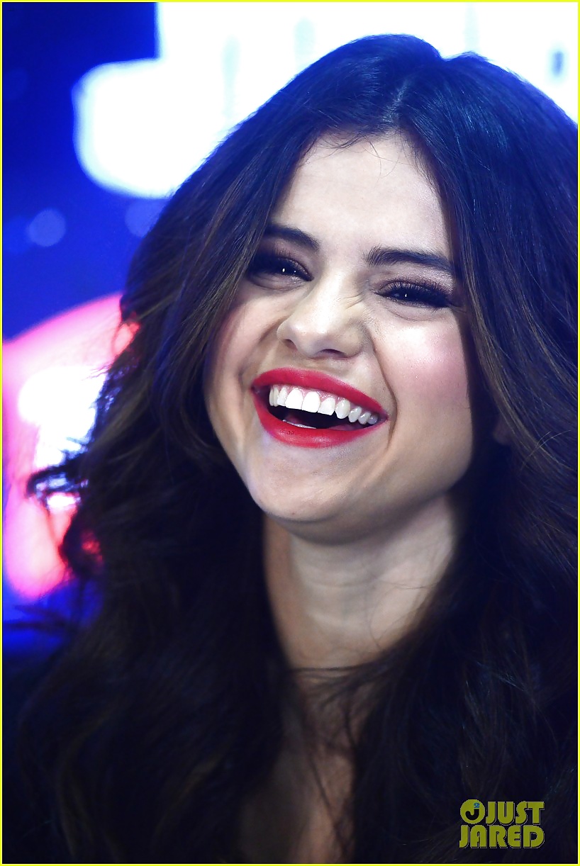 Selena Gomez - Fille Latine Chaude Avec Une Parfaite Pipe-lèvres #35365226
