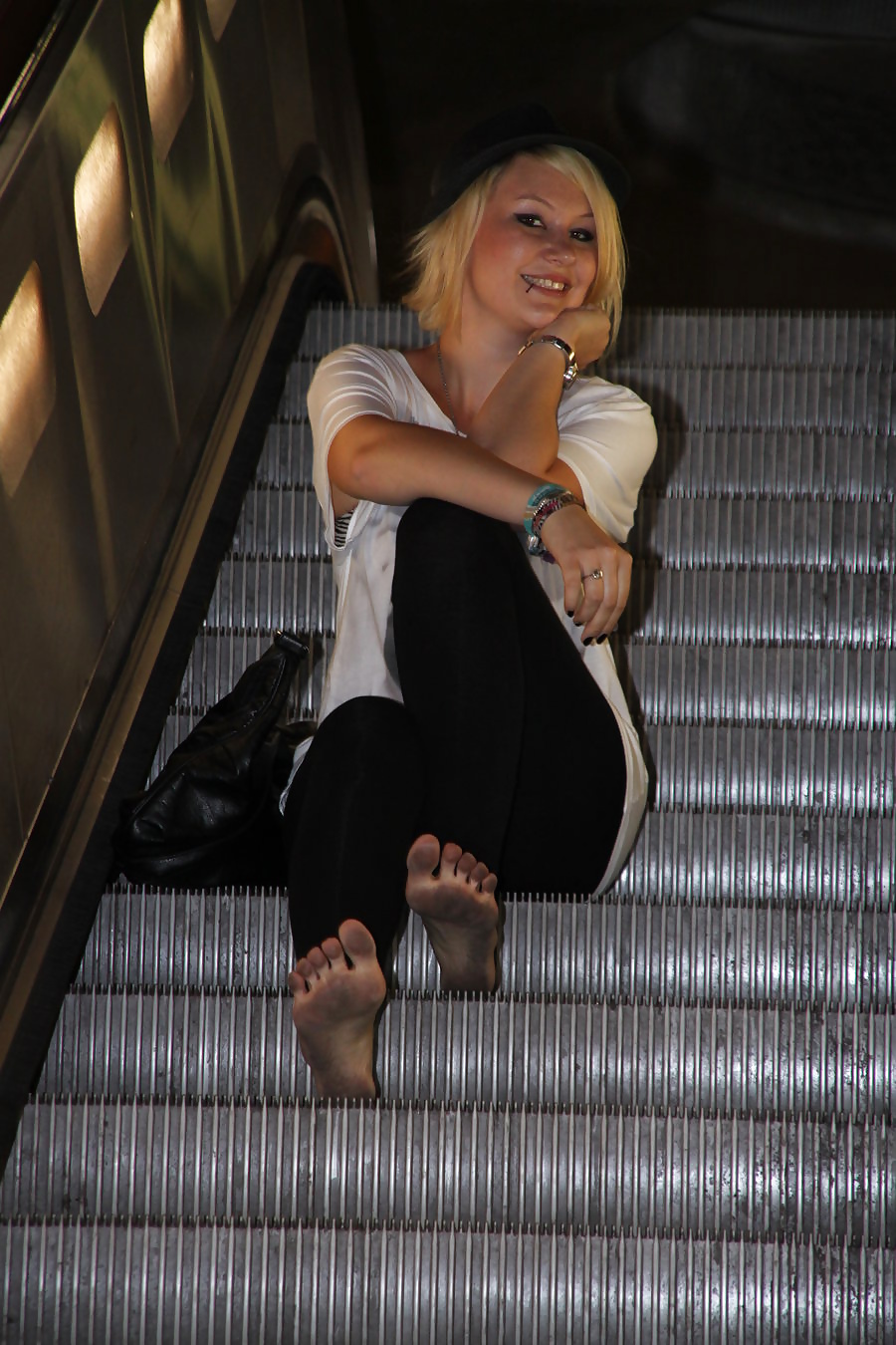 Schmutzigen Füße - Straße Füße #34640040