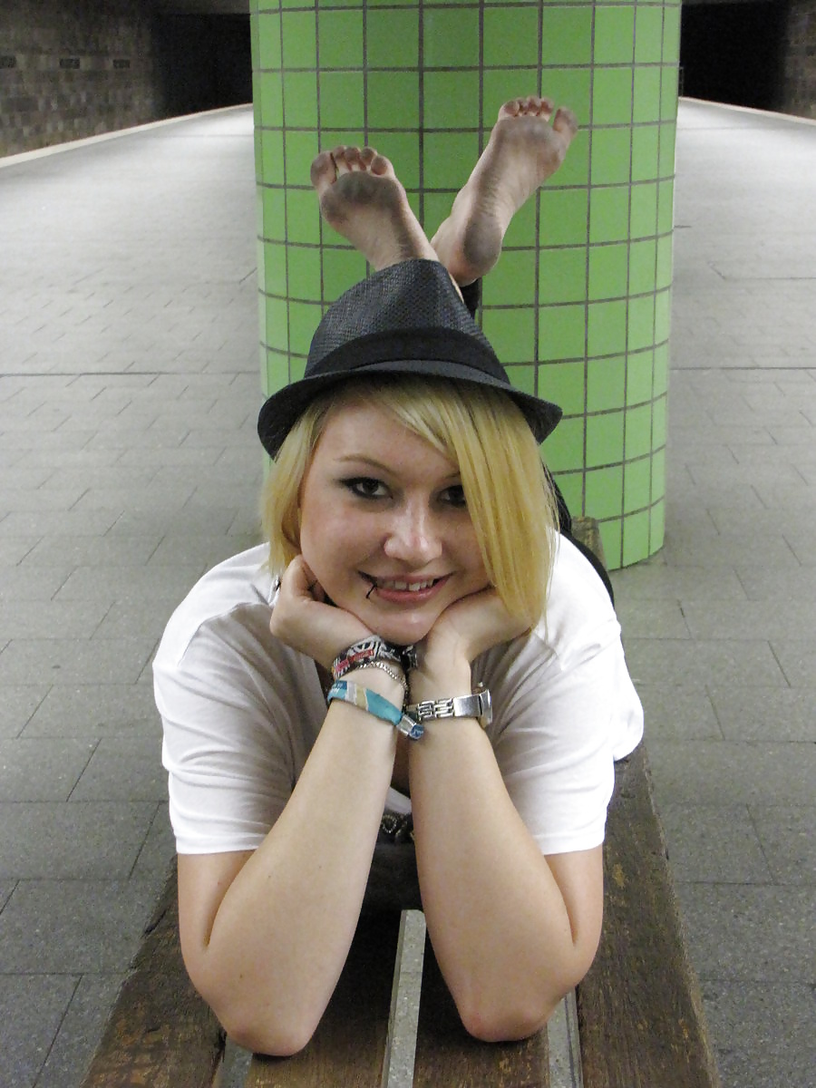 Schmutzigen Füße - Straße Füße #34640044