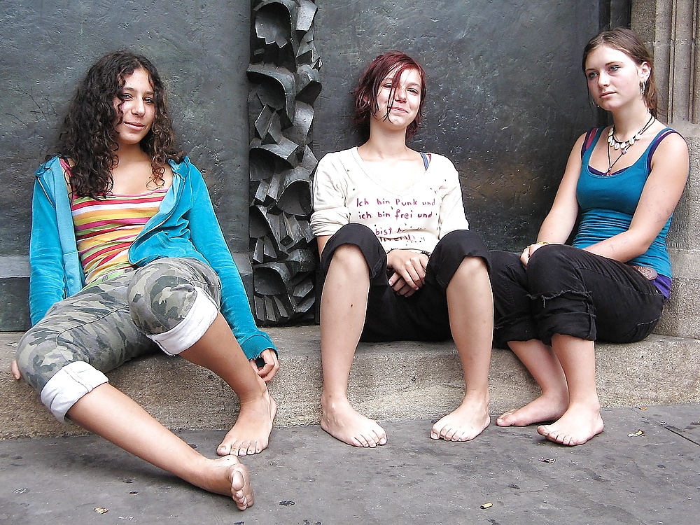 Schmutzigen Füße - Straße Füße #34640064