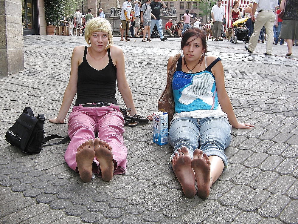 Schmutzigen Füße - Straße Füße #34640086