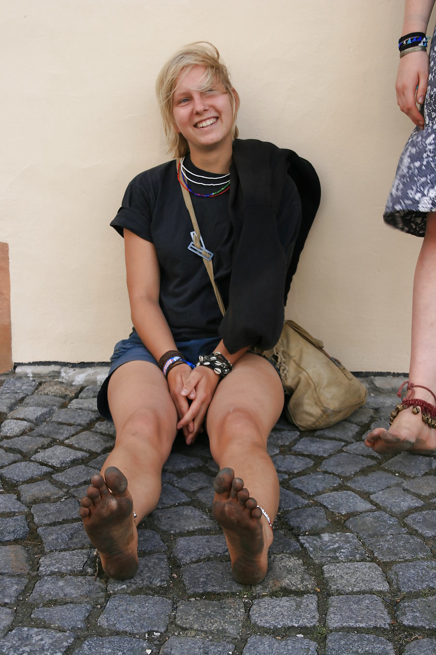 Schmutzigen Füße - Straße Füße #34640094