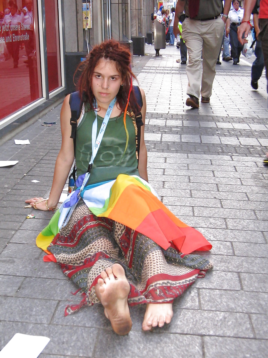 Schmutzigen Füße - Straße Füße #34640125