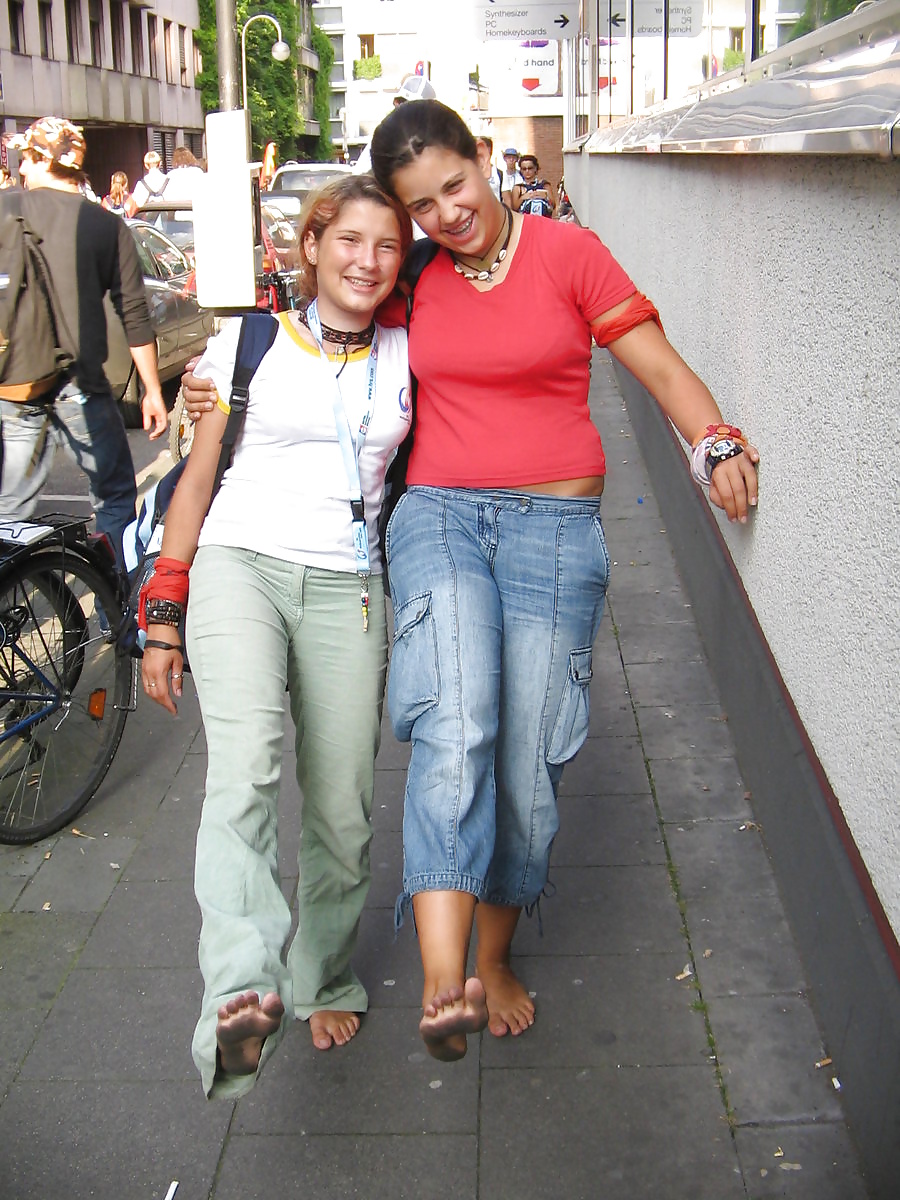 Schmutzigen Füße - Straße Füße #34640133