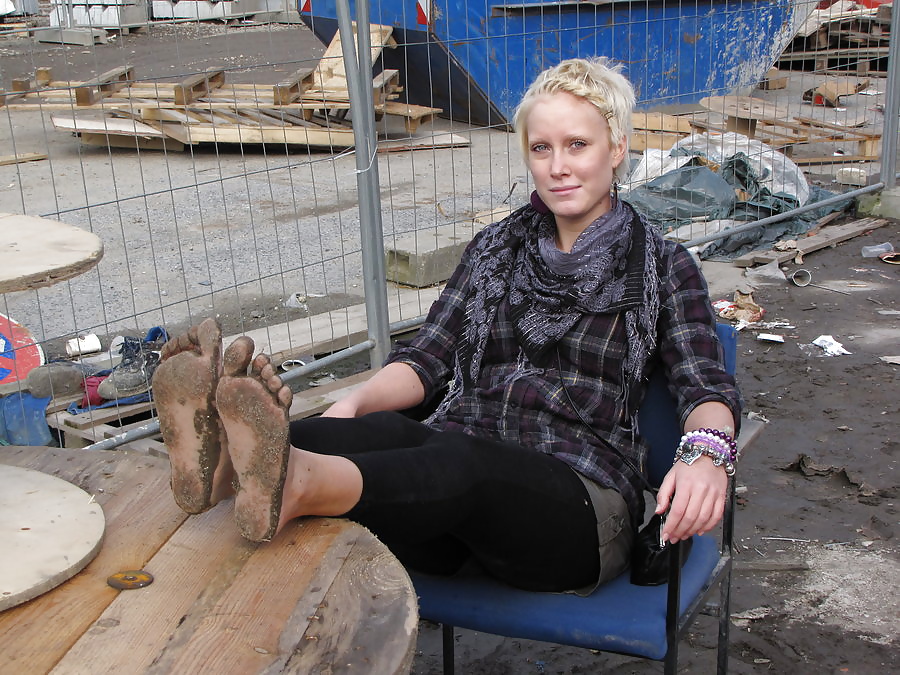 Schmutzigen Füße - Straße Füße #34640157