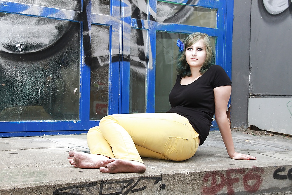 Schmutzigen Füße - Straße Füße #34640178