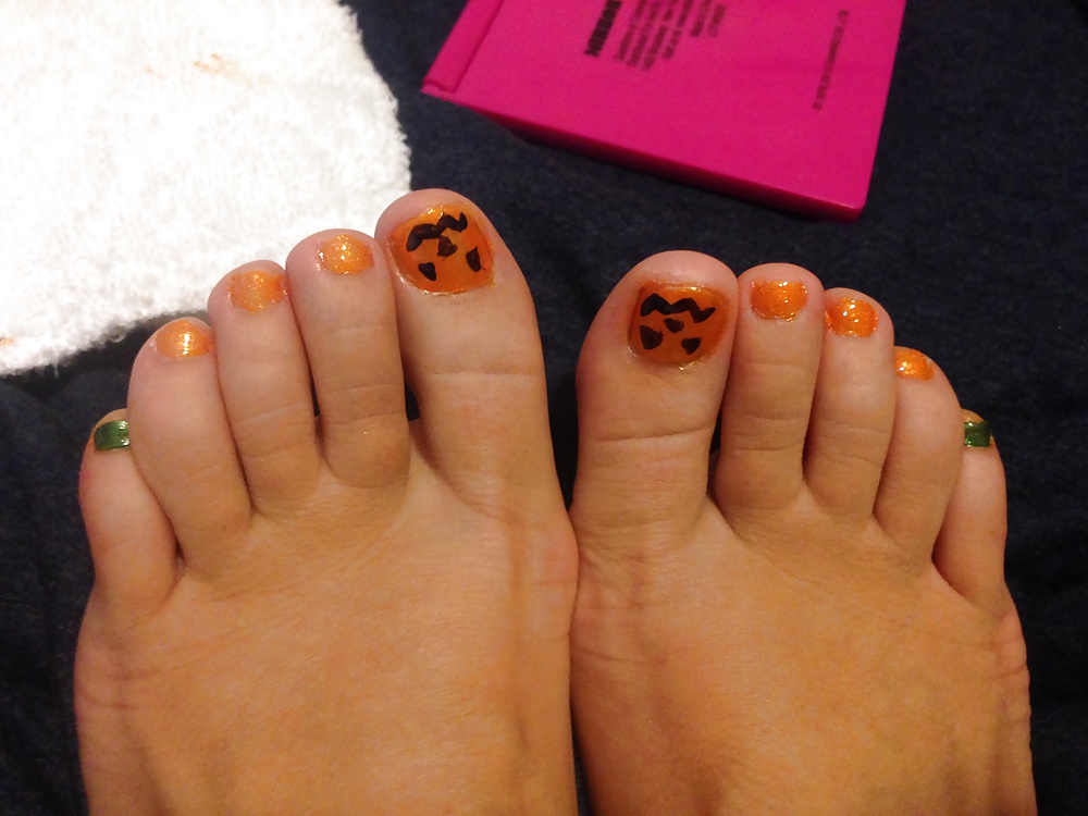 Pies de Halloween
 #31290987