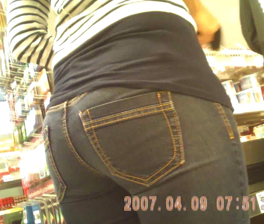 Jeans culo voyeur 22 voyeur
 #32361705