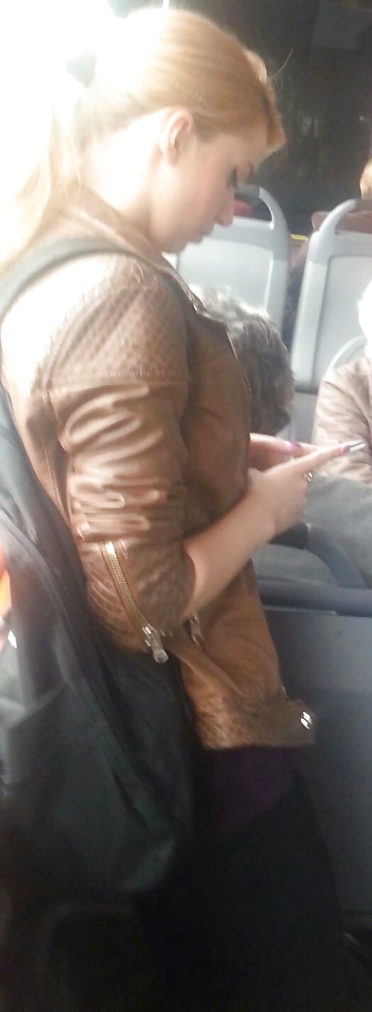 Giovani sexy in autobus, treno rumeno
 #34367085