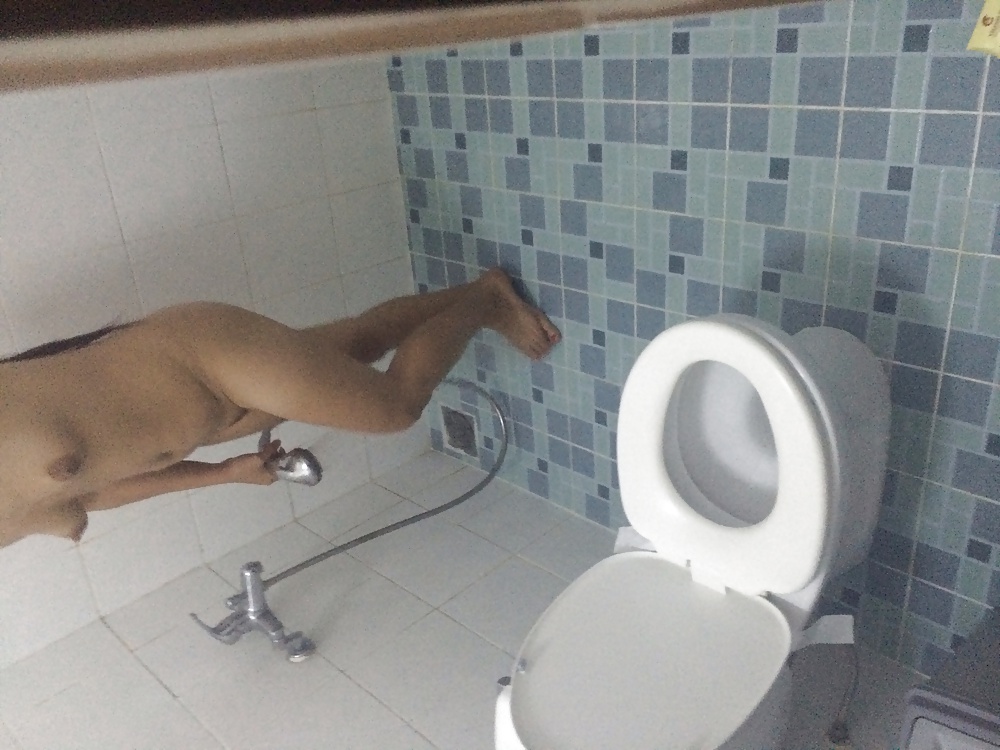 Prostituta vietnamita sotto la doccia - 
 #25767506