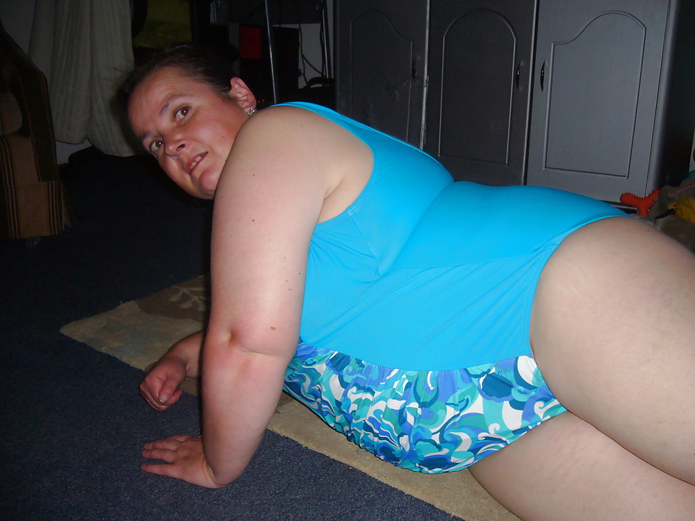 Samantha In Her Swimsuit Showing Her Cooter #40830882