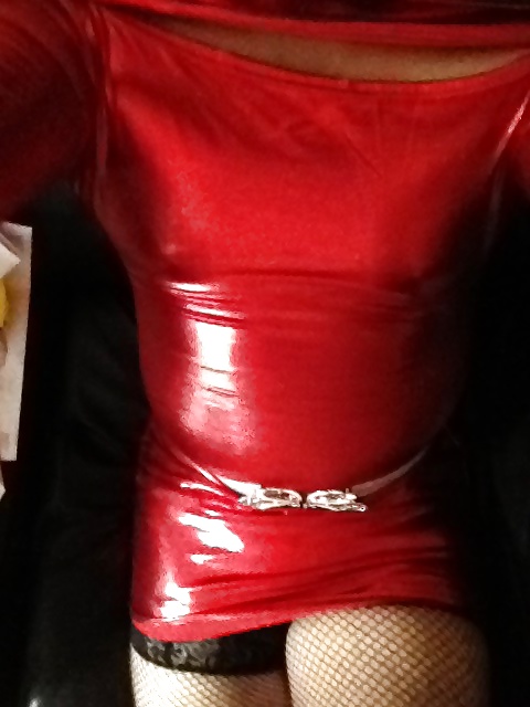 Diablo en vestido rojo
 #32401740
