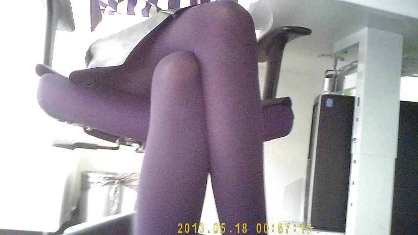 セクシーな女の子の熱い脚のアップスカート
 #40364370