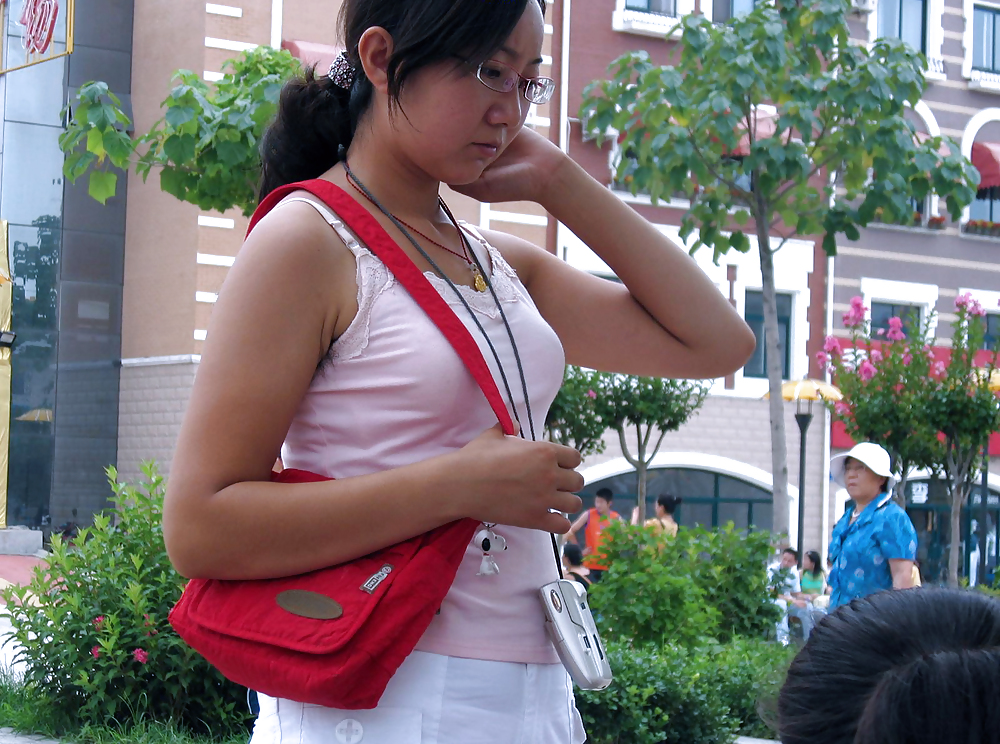 Candid Hairy Armpit Photography in China. #36833975