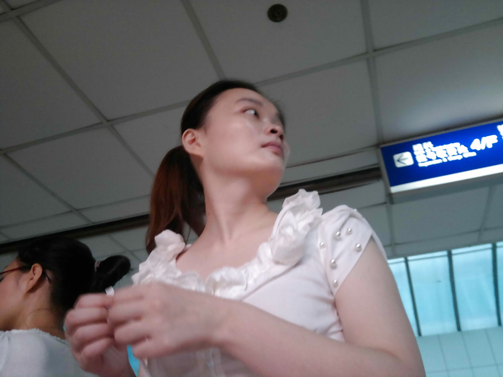 Fotografia ascella pelosa candida in Cina.
 #36834138