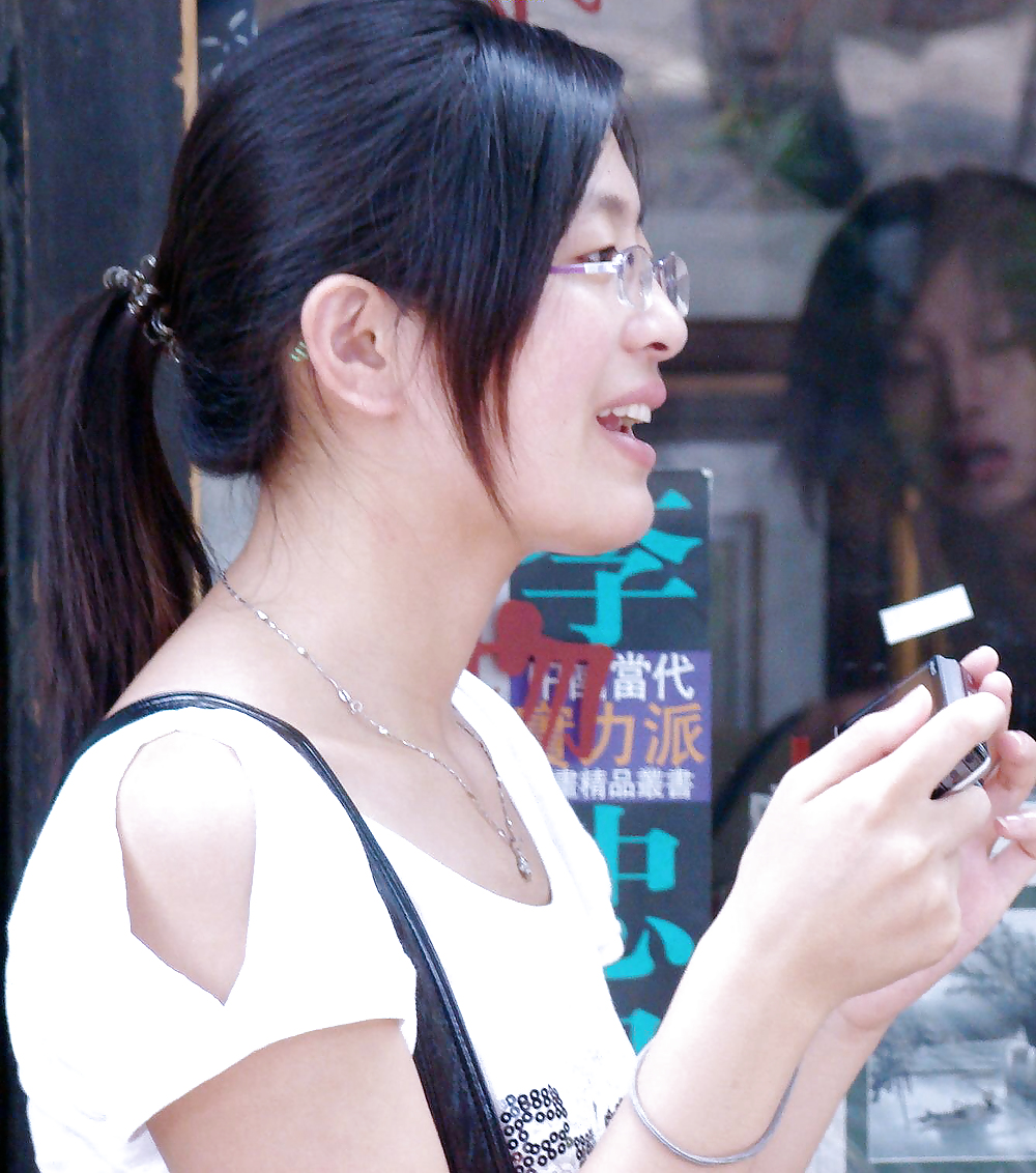 Fotografia ascella pelosa candida in Cina.
 #36834337