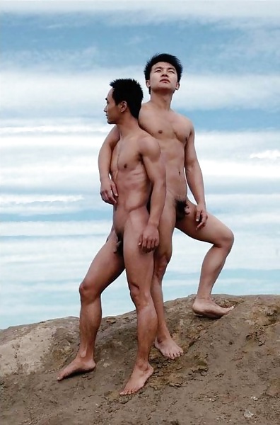 二人の裸の男と少年
 #32173632
