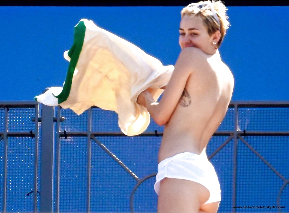 Miley Cyrus Showing Tits On Hotel Balcony In Sydney #32002751