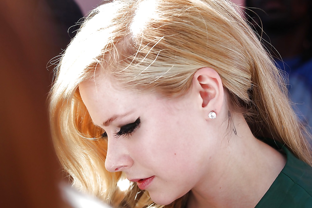 Avril Lavigne (non porn) #29126775