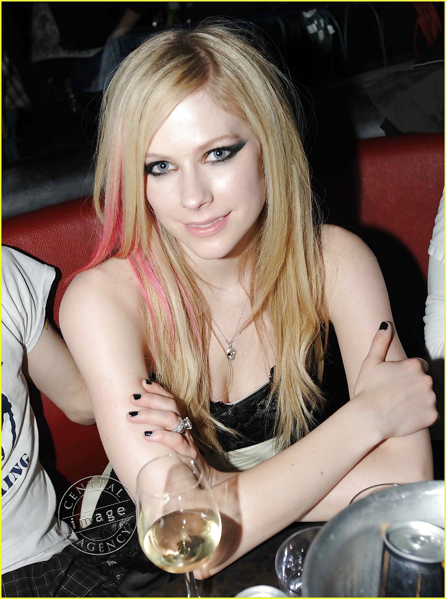 Avril lavigne (non porno)
 #29127017