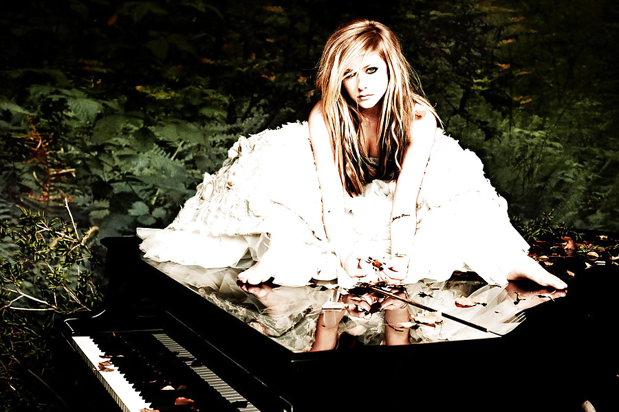 Avril Lavigne (non porn) #29127070