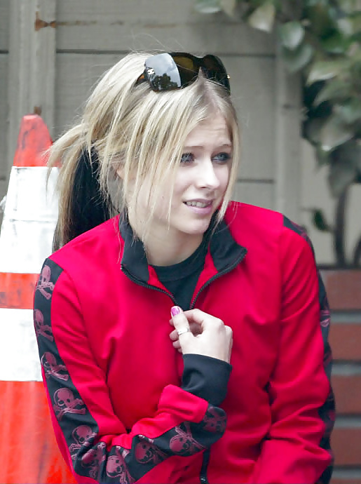 Avril Lavigne (non porn) #29127576
