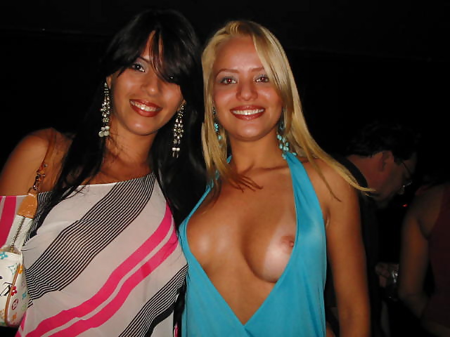 Oops....downblouse in pubblico
 #34934807